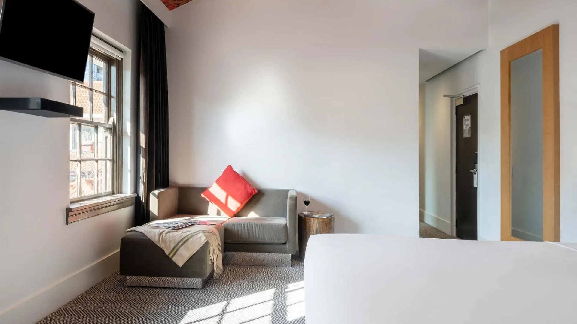 Peppers Gallery Hotel Canberra 4*,