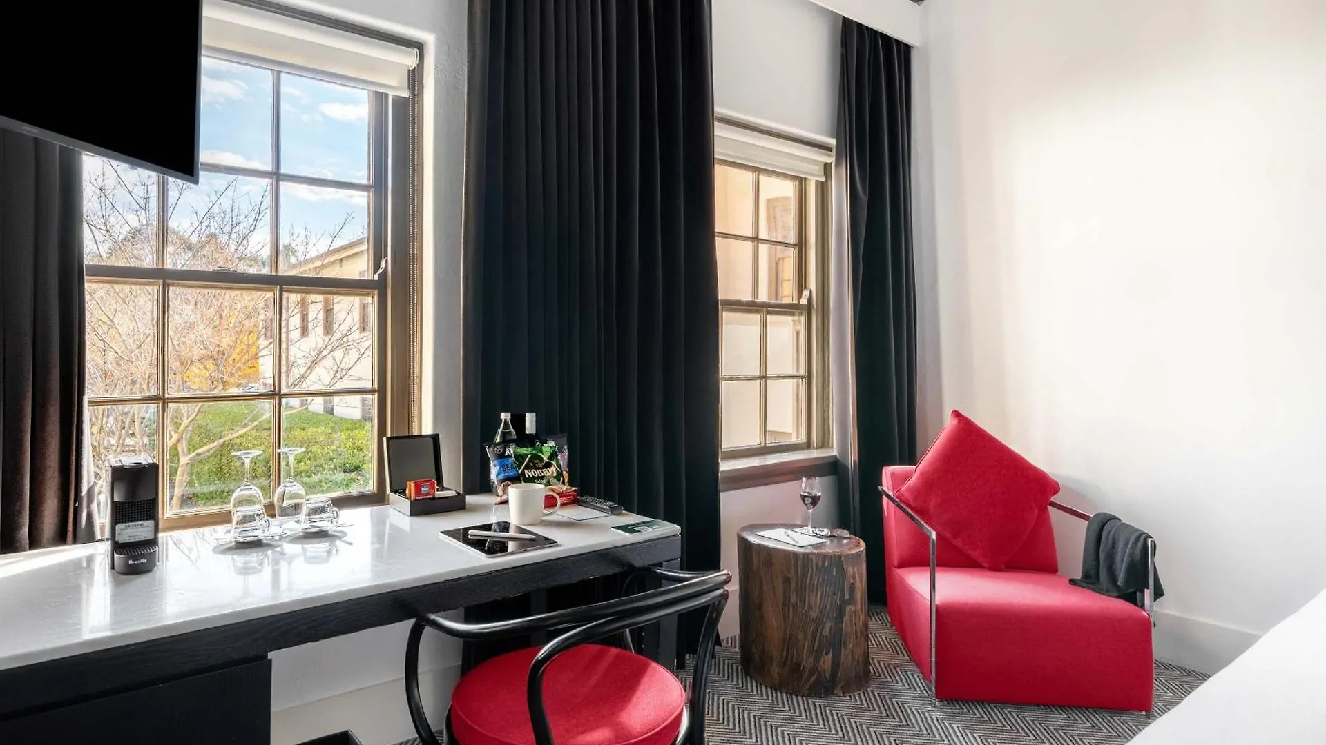Peppers Gallery Hotel Canberra Australia