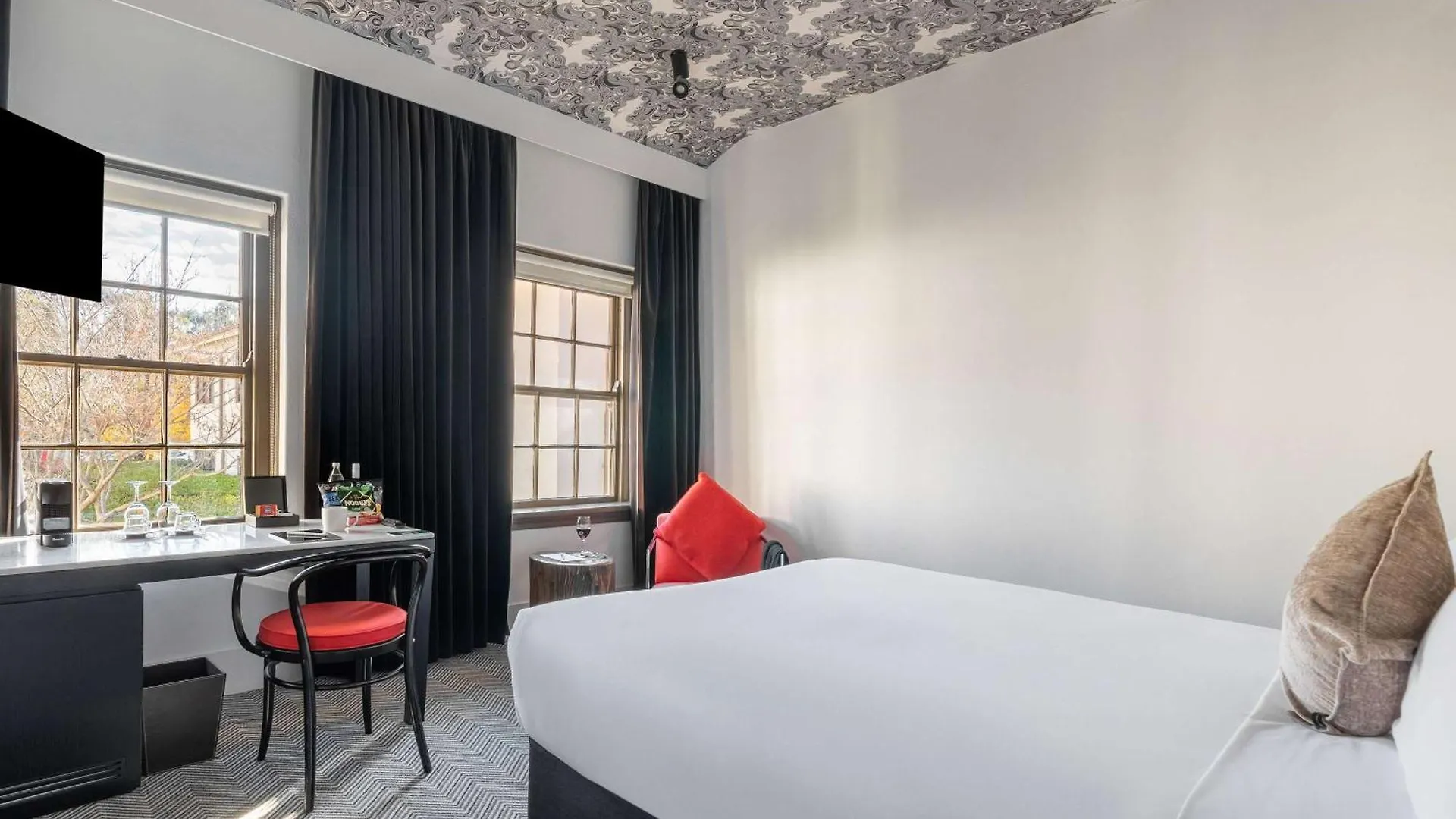 Peppers Gallery Hotel Canberra 4*,