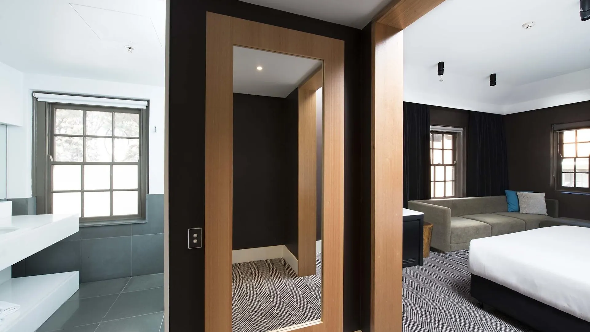 Peppers Gallery Hotel Canberra