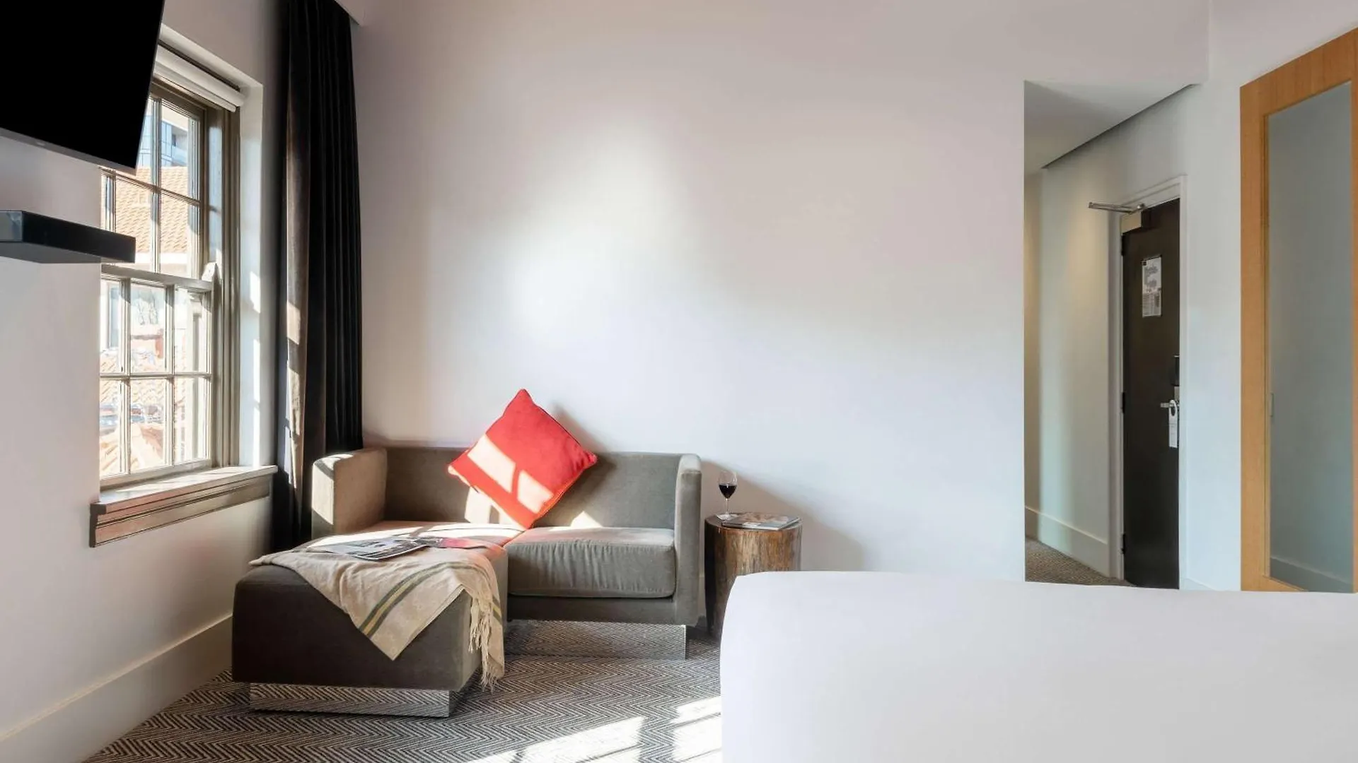 ****  Peppers Gallery Hotel Canberra Australia