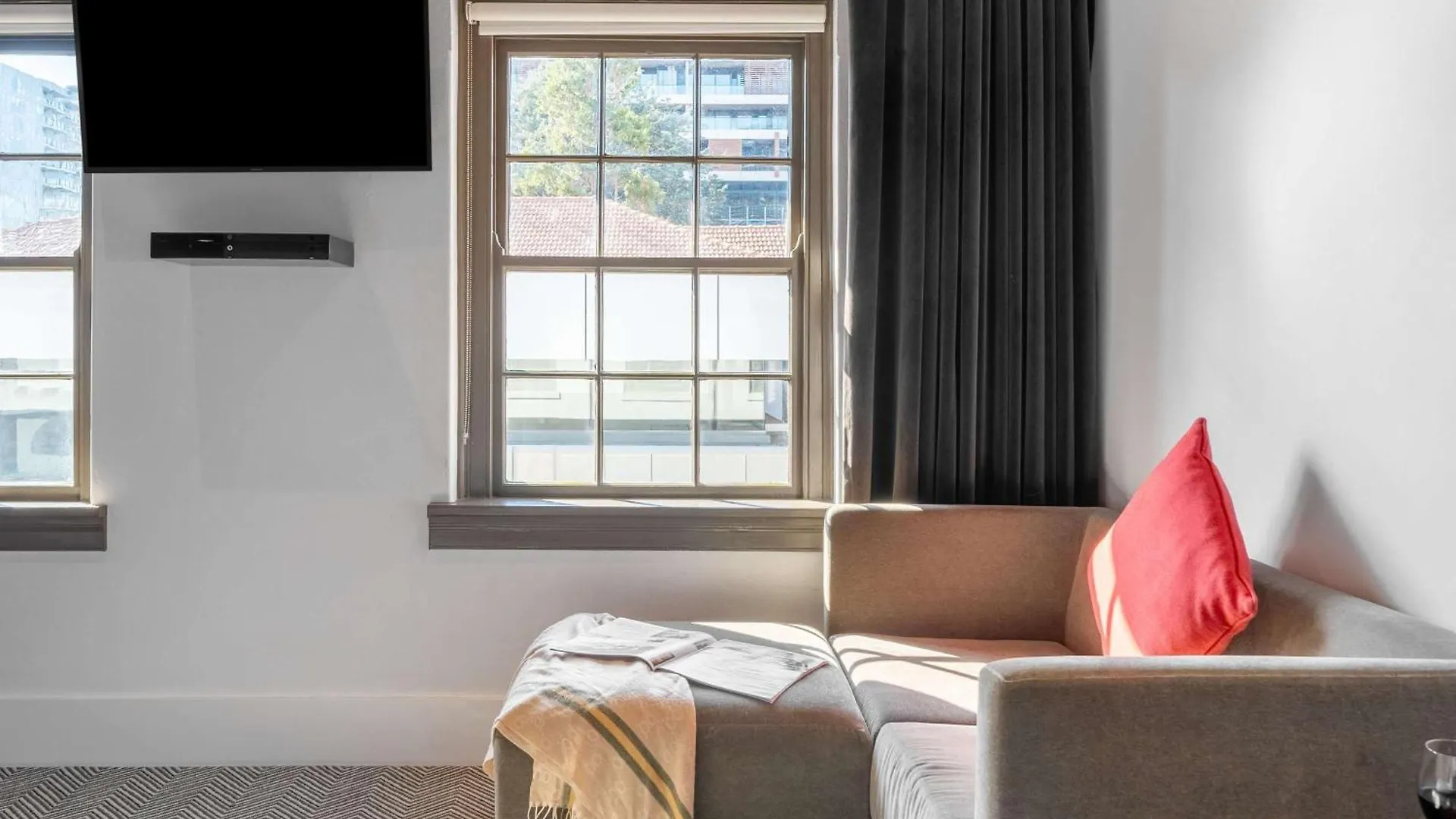 Peppers Gallery Hotel Canberra